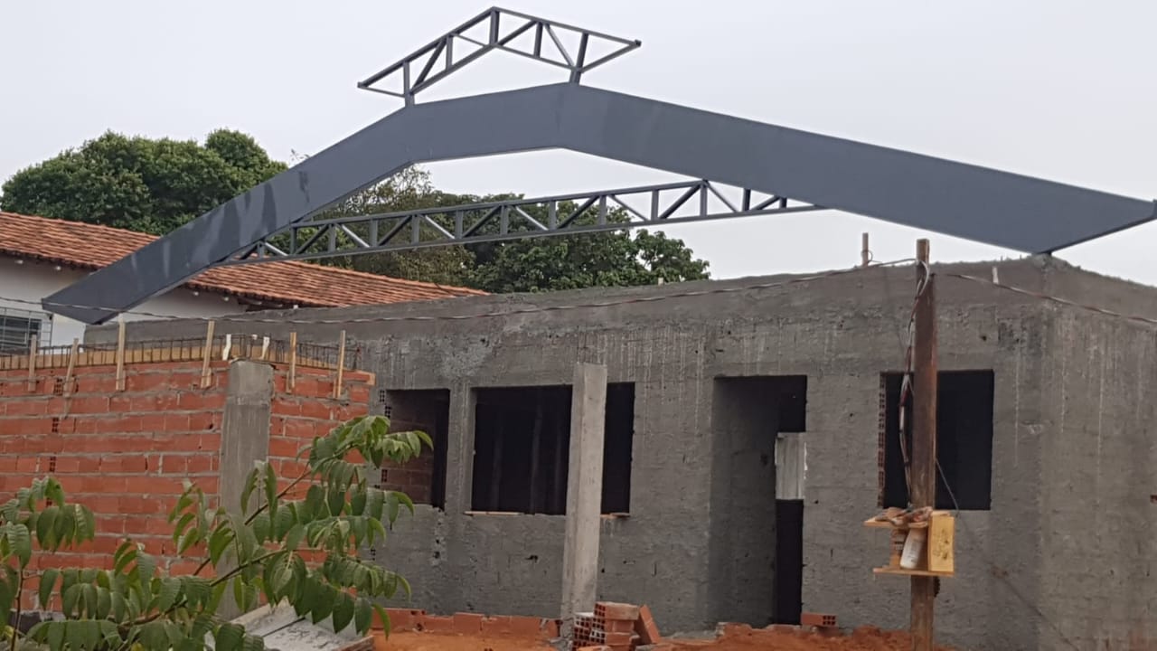 Quanta poliesportiva fabricação tesoura de arco no diâmetro de vinte metros por na largura de um metro trinta e cinco metros de comprimentos. Fabricado na chapa 12